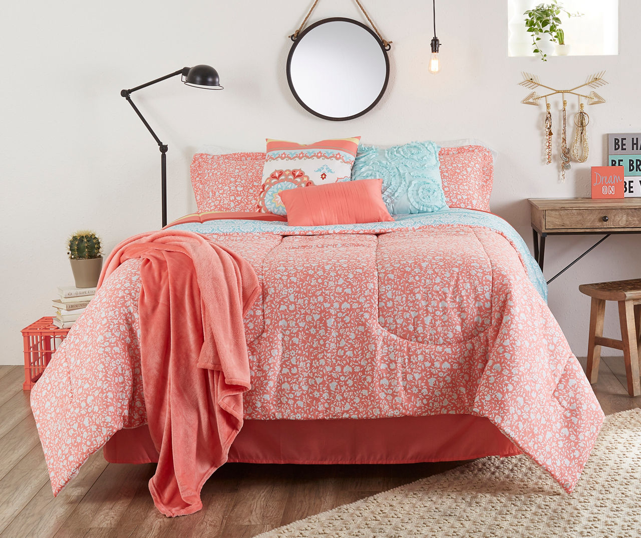 Coral comforter deals