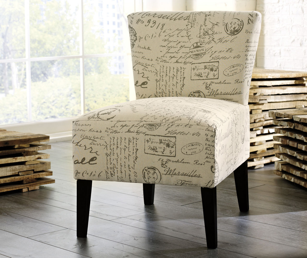 Script accent online chair