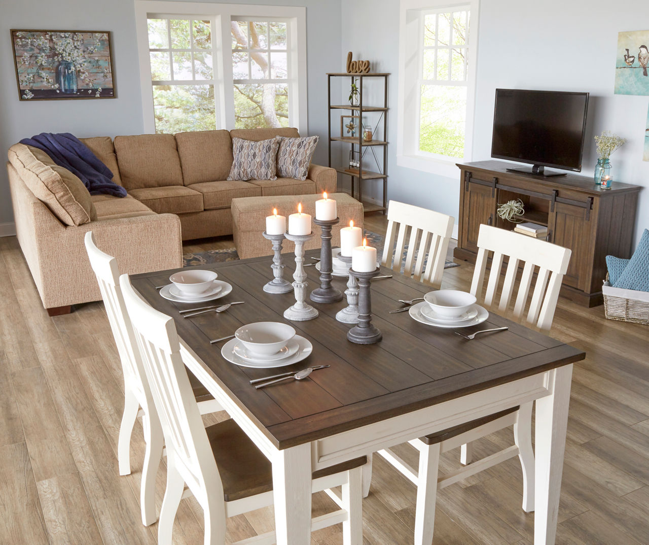 Small farmhouse discount table and chairs