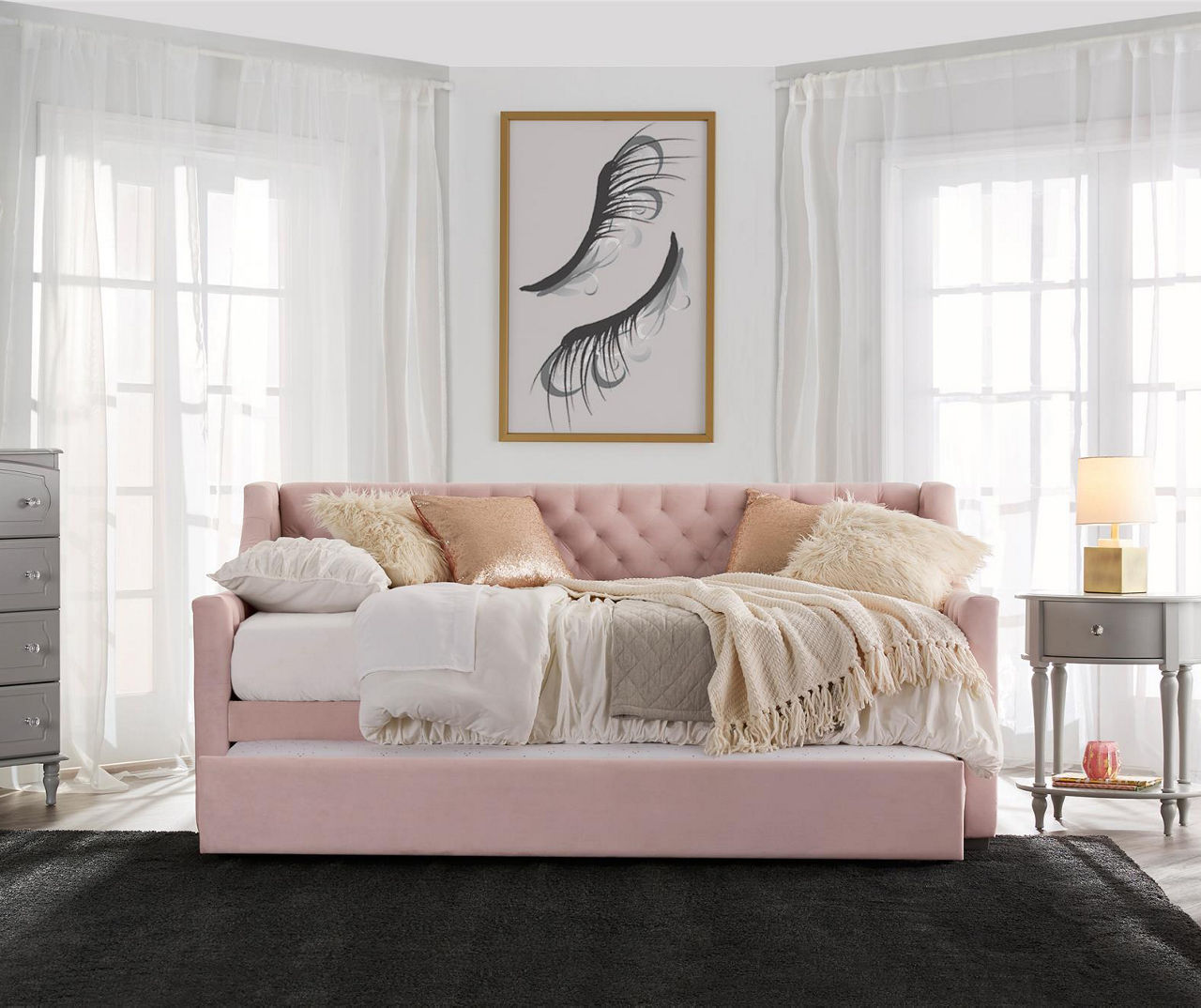 Pink deals velvet daybed