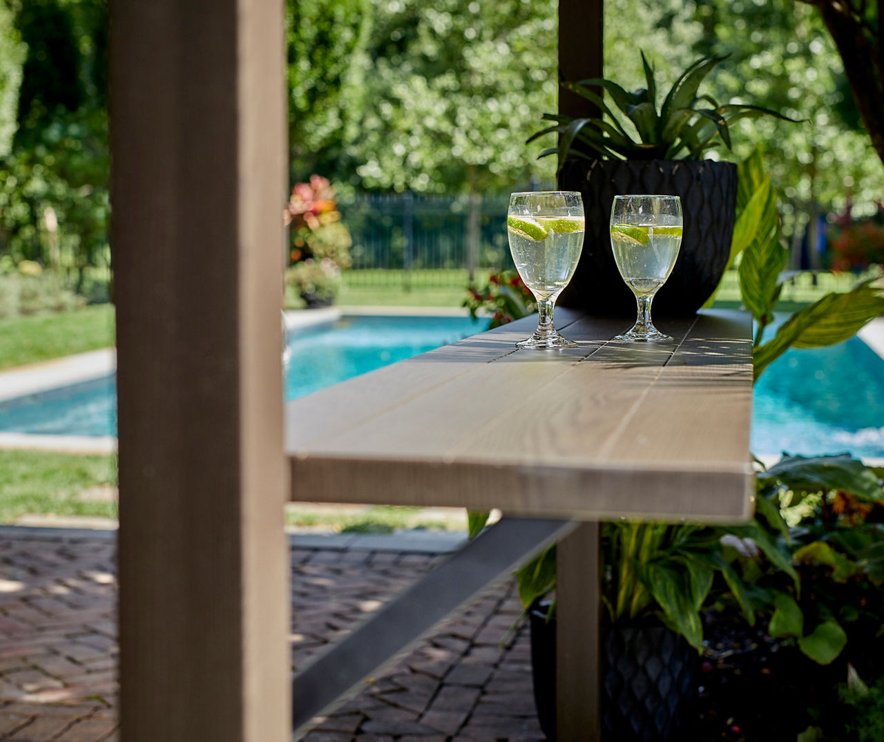 Broyhill capilano pergola with bar outlet counter