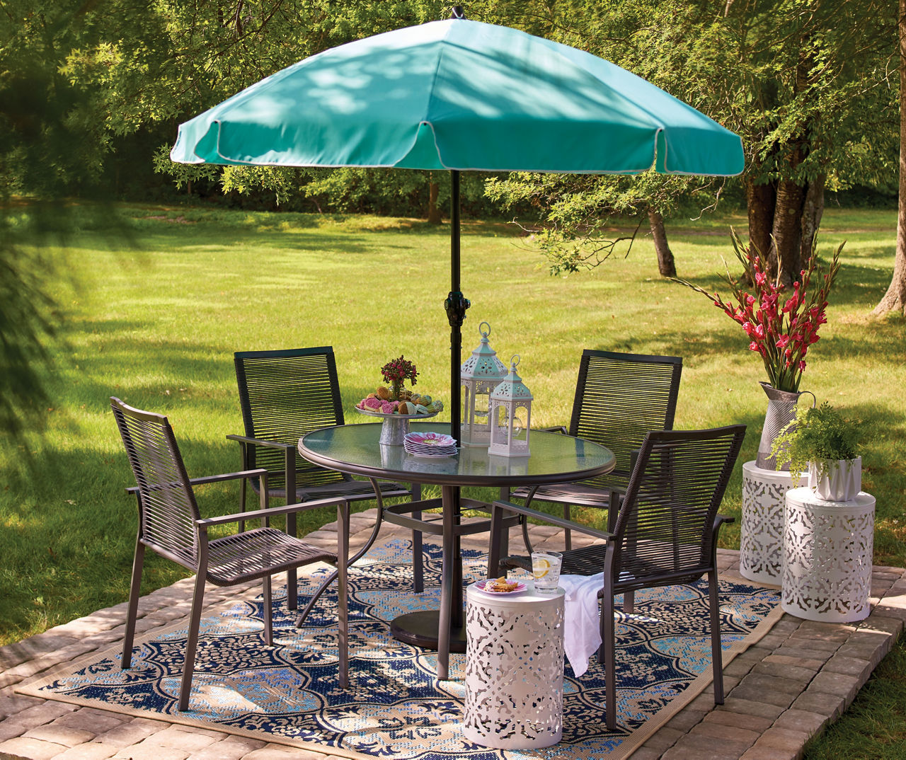 Small round best sale patio set