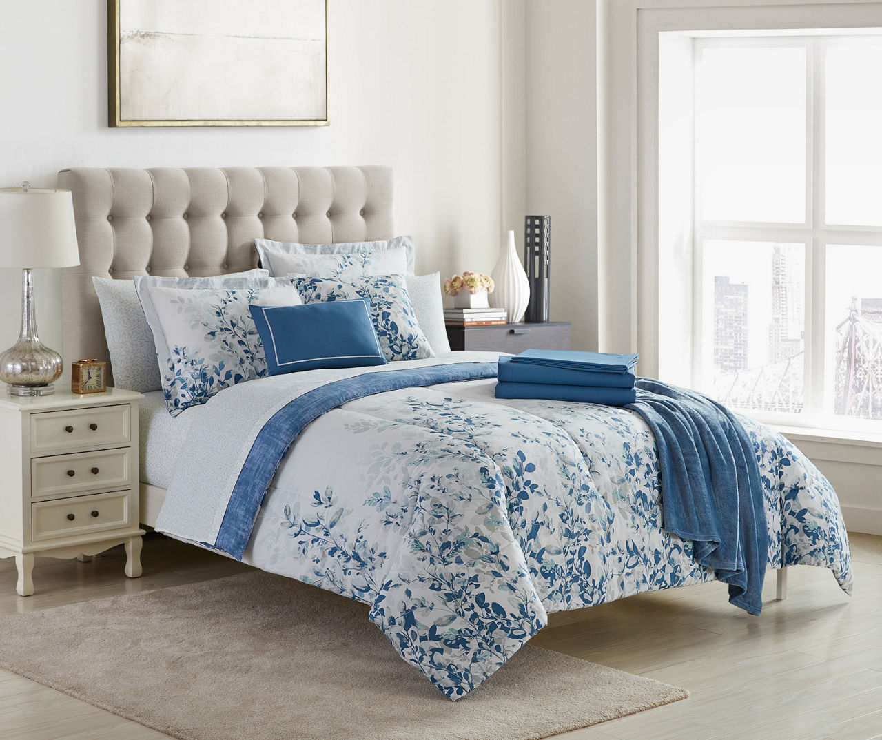 Blue and white comforter set deals queen