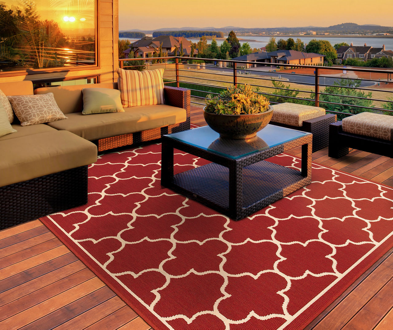 Sunset Trellis Round Outdoor Area Rug, (7'10")