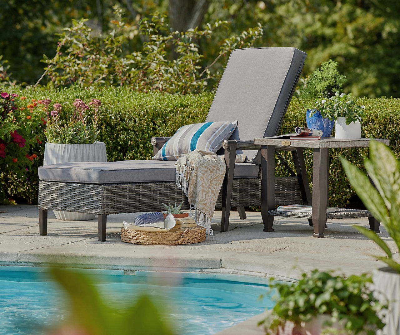 Broyhill Legacy Thornwood All Weather Wicker Cushioned Patio Lounger Big Lots