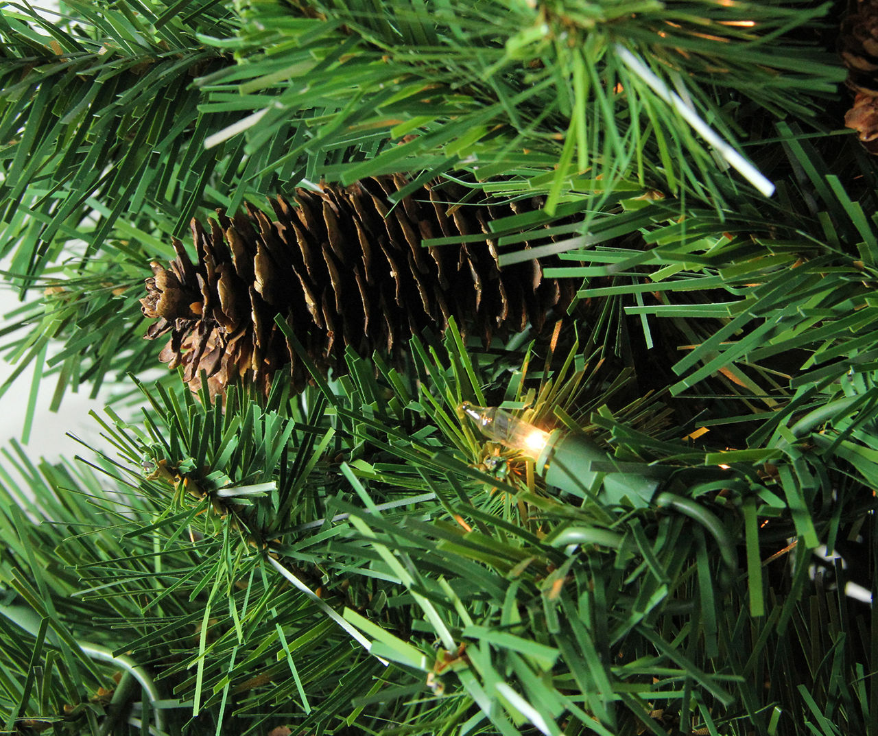 7.5' Dakota Red Pine Pre-Lit Artificial Christmas Tree with Clear Lights