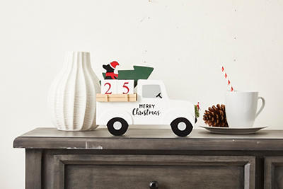"Merry Christmas" White Holiday Truck Countdown Calendar Décor