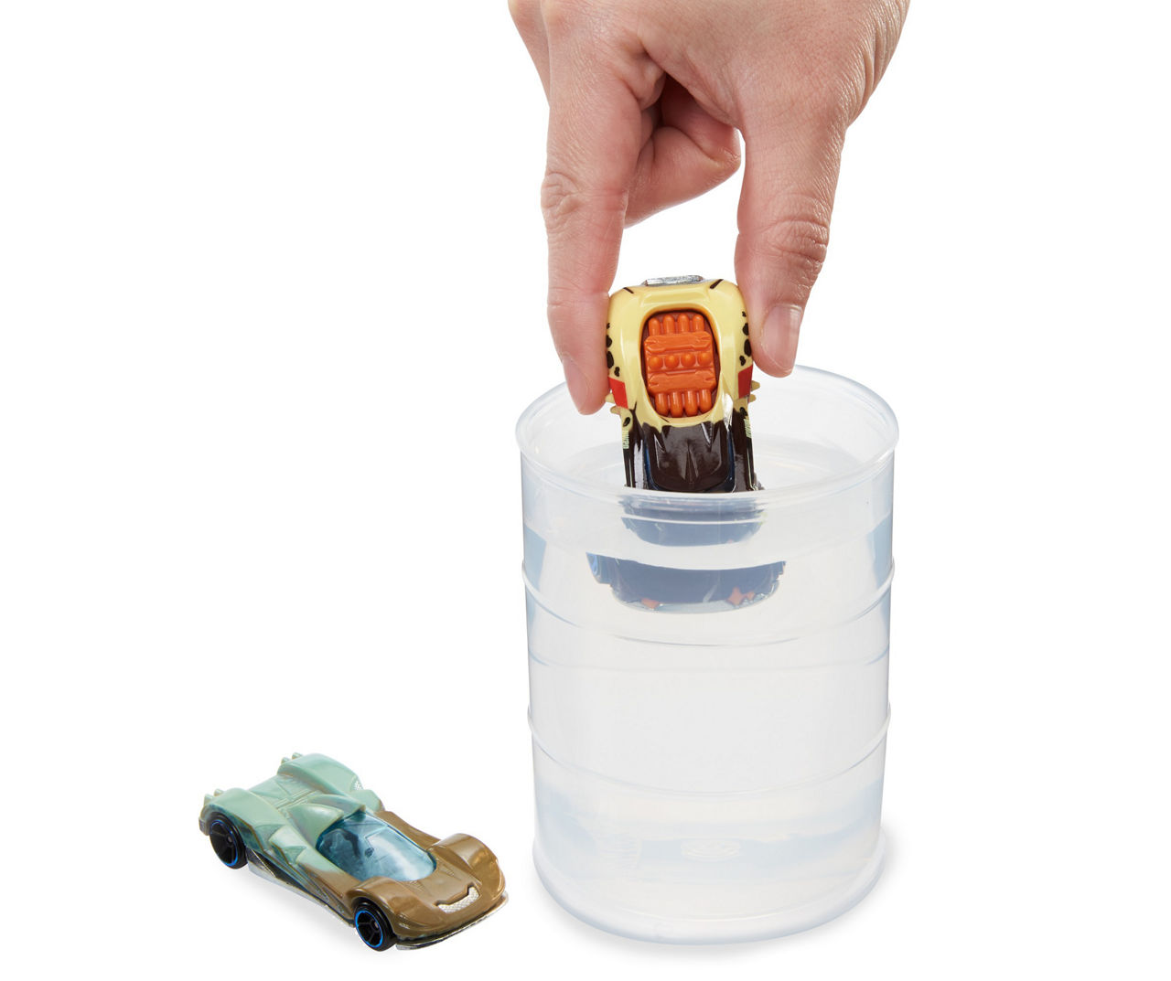 HOT WHEELS CAR THAT CHANGES COLOR IN WATER!! Hotwheels Cars for