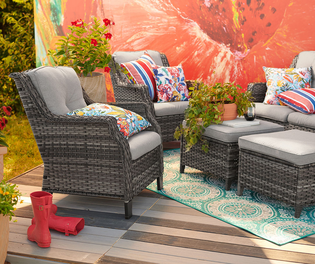 Gray wicker 2024 patio chairs