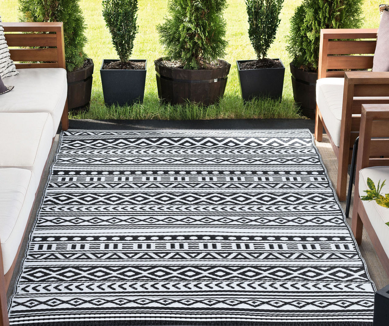 Playa Rug Paris Lightweight Reversible Recycled Plastic Outdoor Floor Mat/Rug - 5'x7' - Black&White