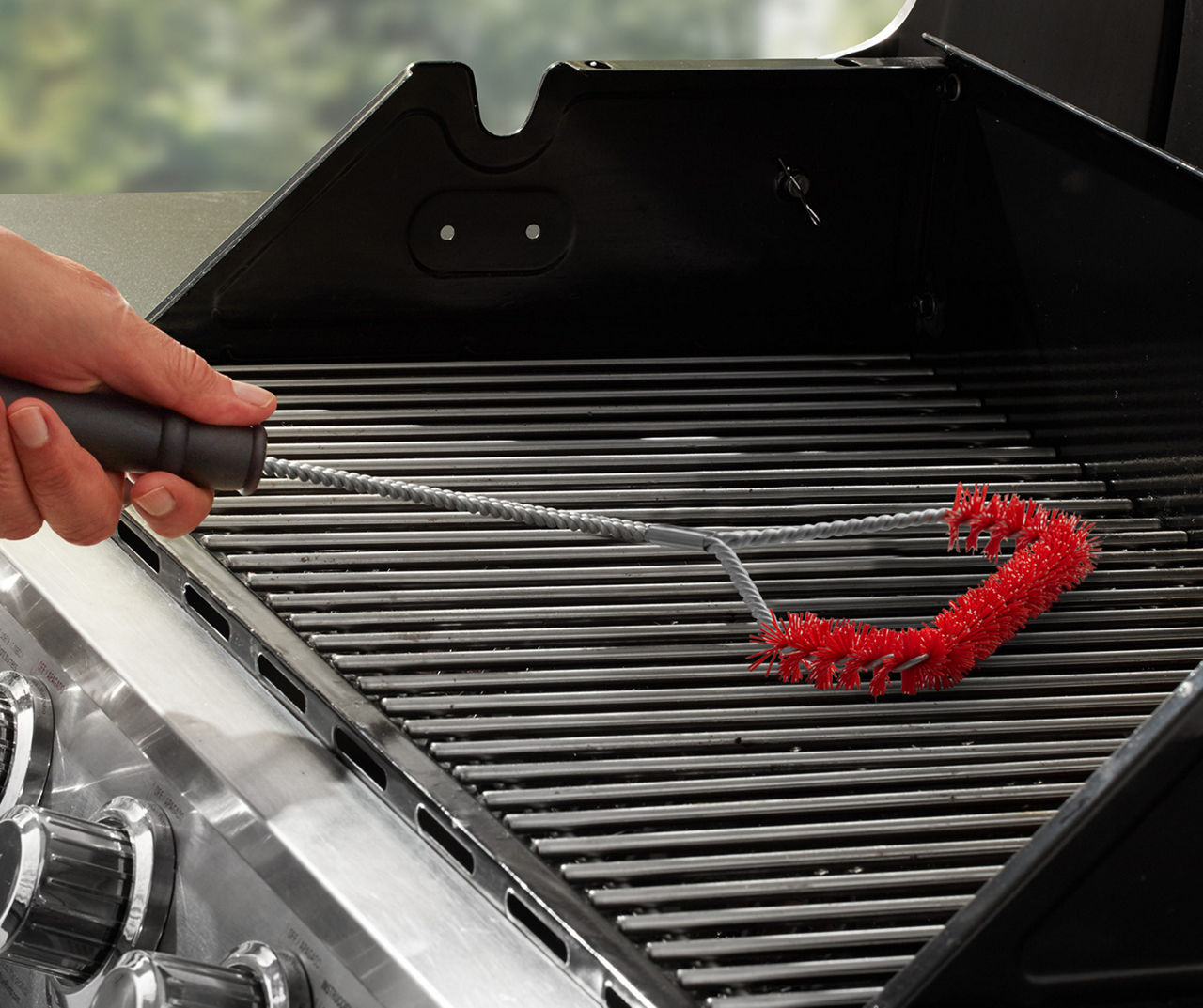 Clean your Grill using Nylon Bristle Brushes from Char-Broil 