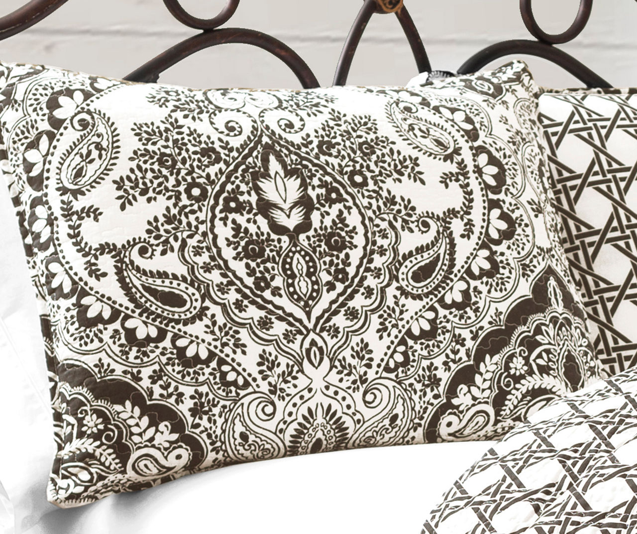 Aubree Black & White Full/Queen 3-Piece Quilt Set