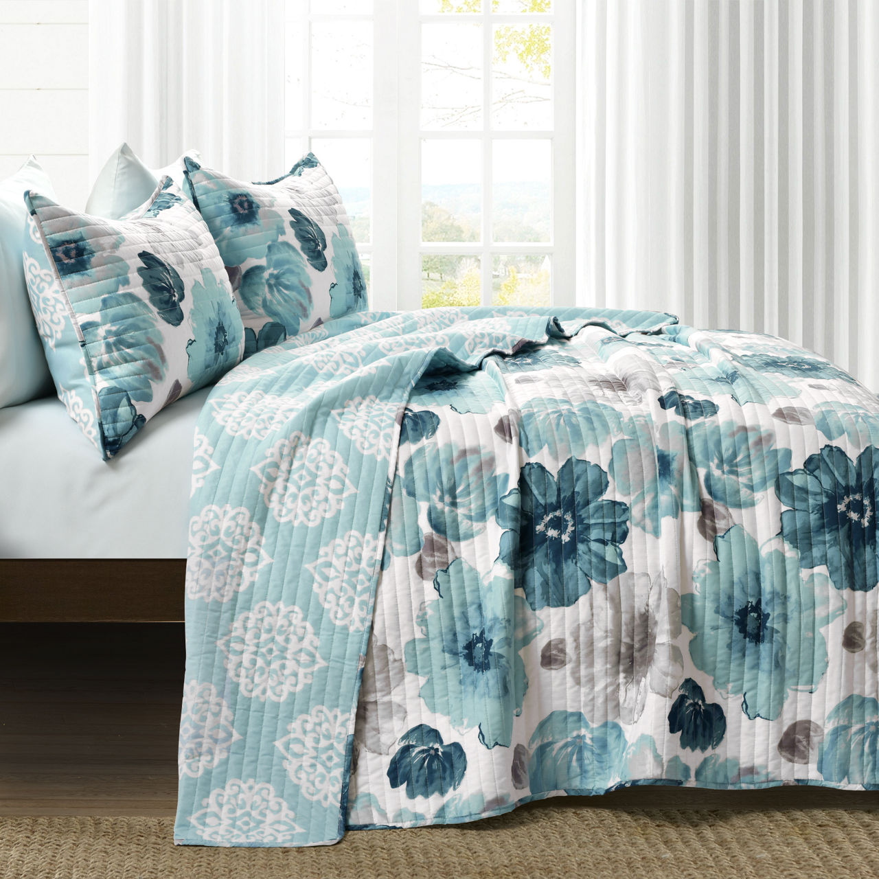 Leah White & Blue Floral Full Queen 3-piece Quilt Set 