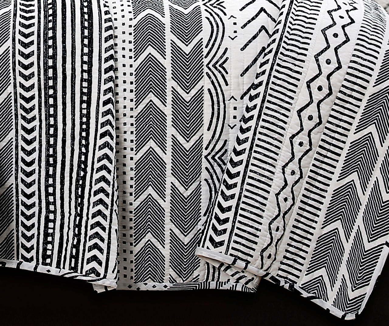 Lush Decor Hygge Black & White Geometric Reversible Full/Queen 3-Piece ...