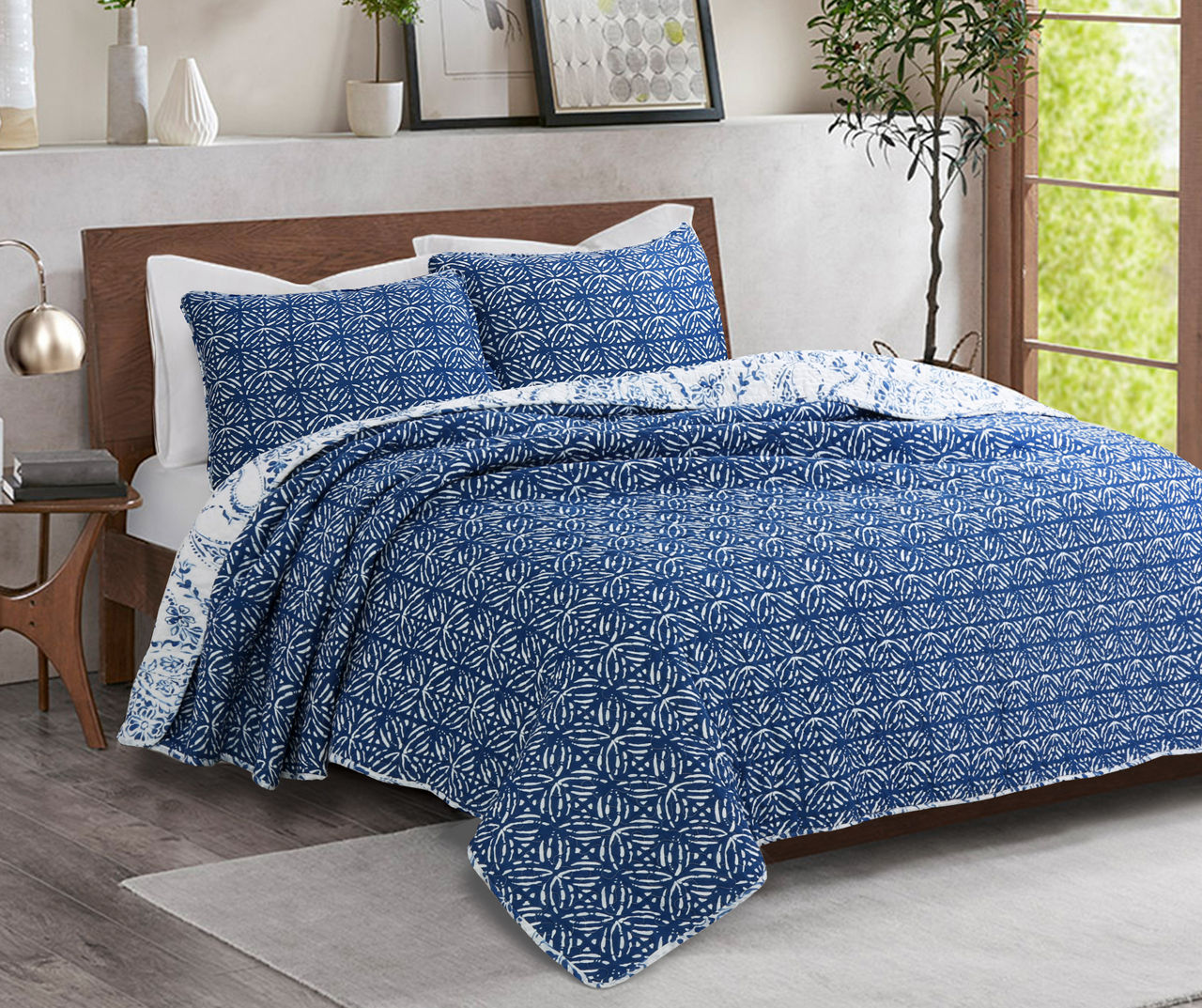 Lush Decor Erindale White & Blue Floral Paisley Reversible King 3-Piece ...