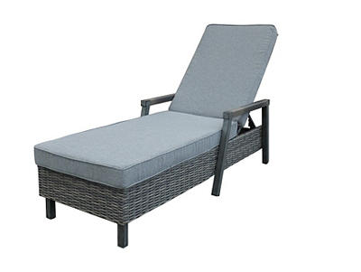 Broyhill Sandpointe All-Weather Wicker Cushioned Chaise Patio Lounge
