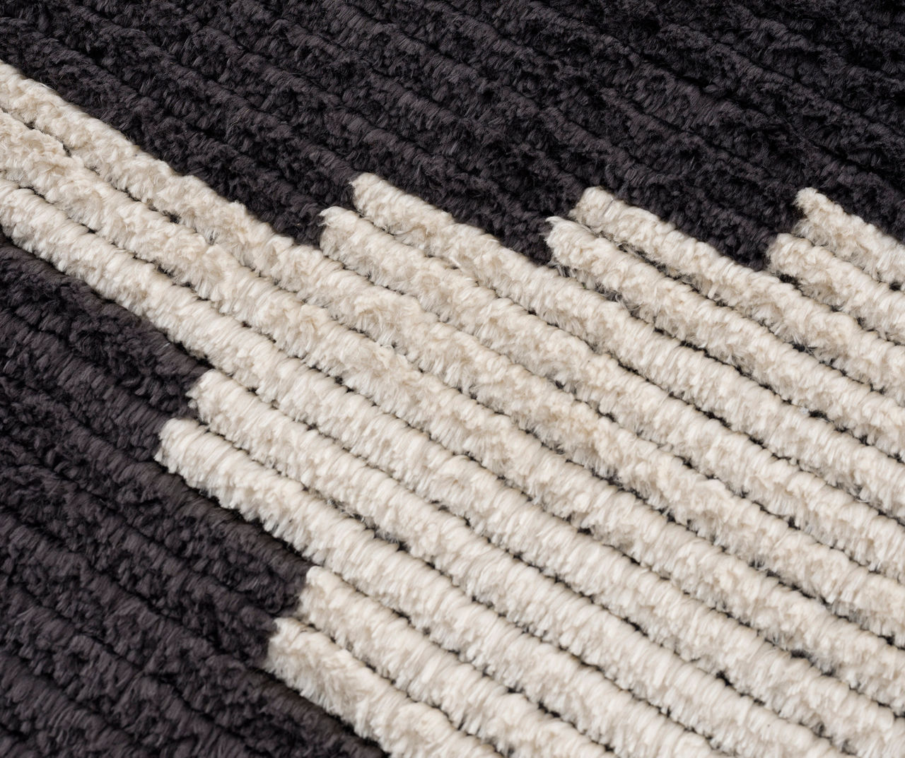 Allie Black & Ivory Geometric Fringe-Trim Modern Runner Rug, (2.5' x 7')