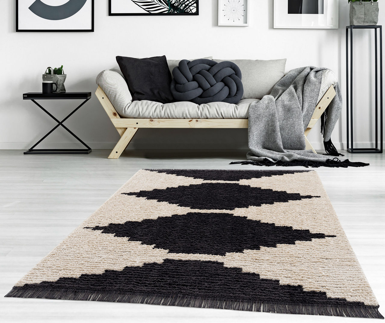 Allie Black & Ivory Geometric Fringe-Trim Modern Runner Rug, (2.5' x 7')