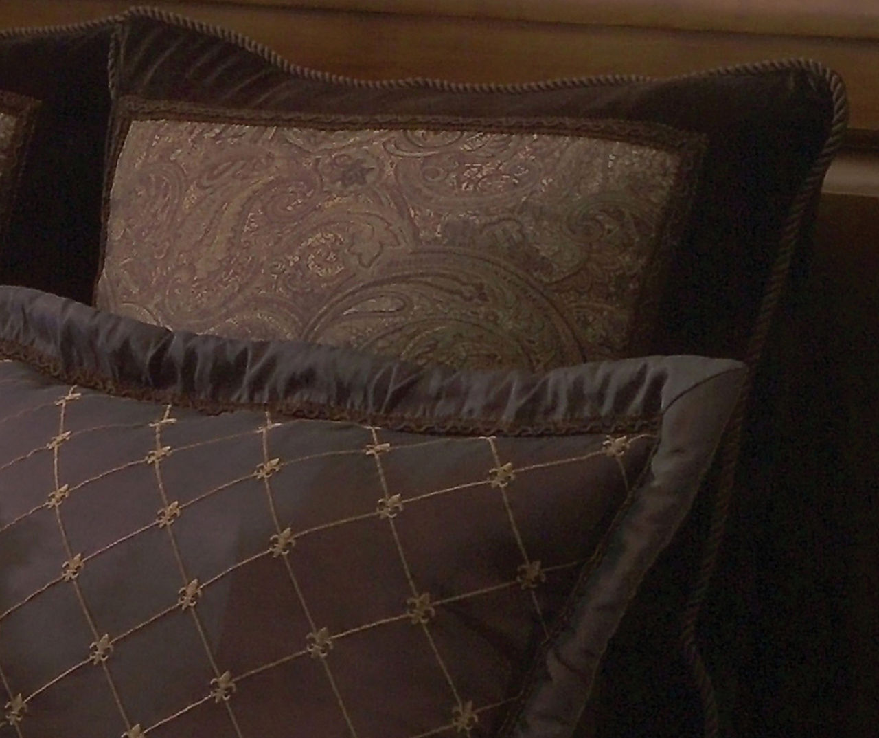 Buta Brown Paisley King 10-Piece Comforter Set