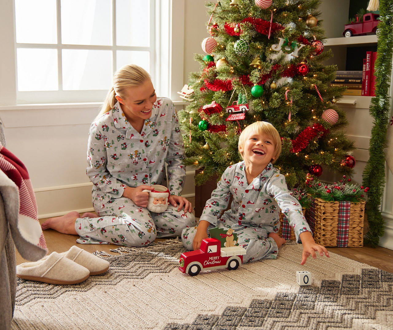 Women s Size M Gray Mickey Friends Holiday Fun 2 Piece Pajama