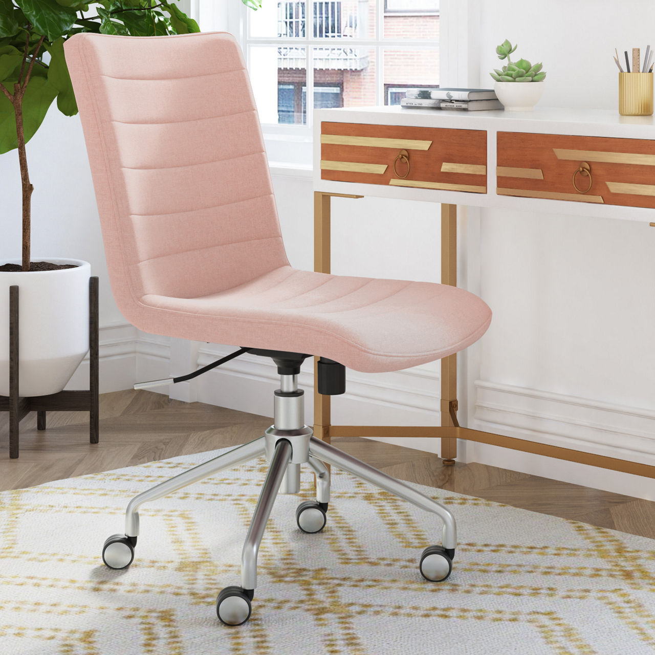 Light pink task discount chair