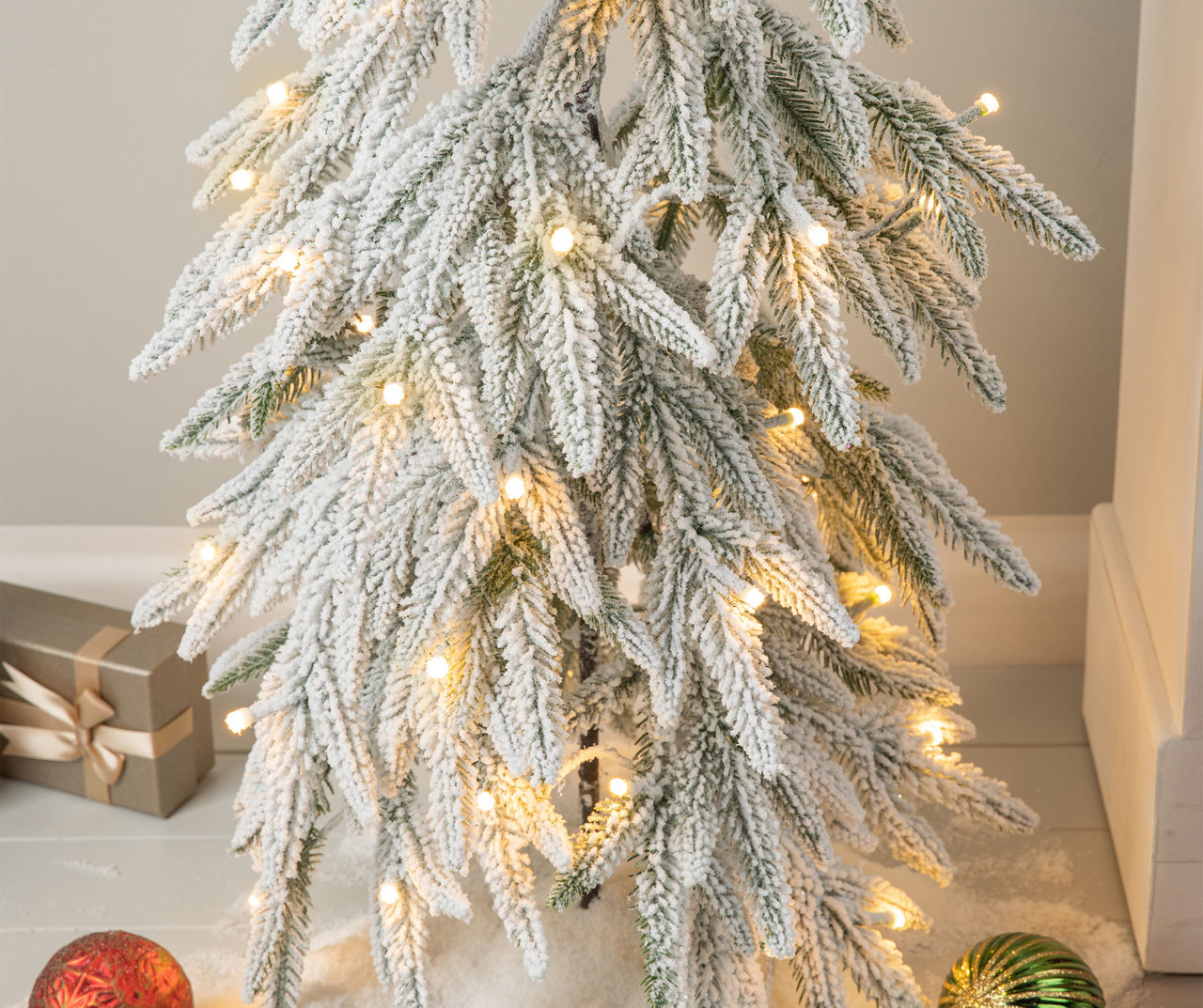 Downswept deals christmas tree