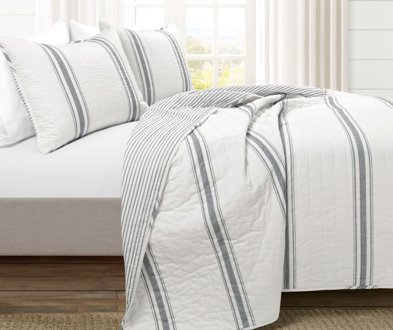 Farmhouse White & Dark Gray Stripe Reversible Full/Queen 3-Piece Quilt Set