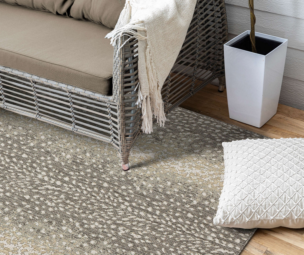 Mohawk Light Gray & Tan Antelope Print Outdoor Area Rug, (5' 3