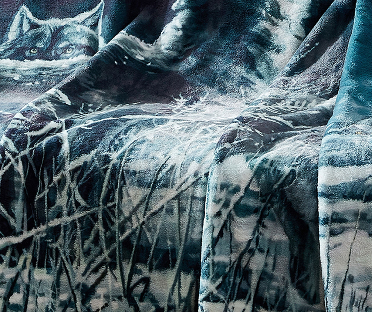 Blue & White Wolf Moon Howling Fleece Raschel Throw, (50" x 60")