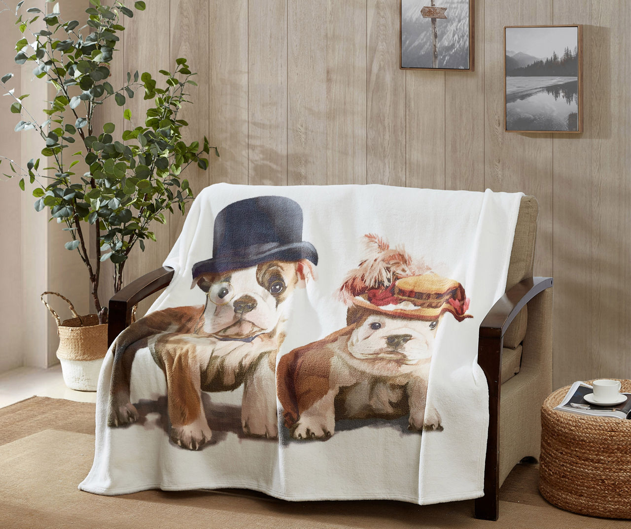 Brown & White Bulldog Couple Fleece Raschel Throw, (50" x 60")