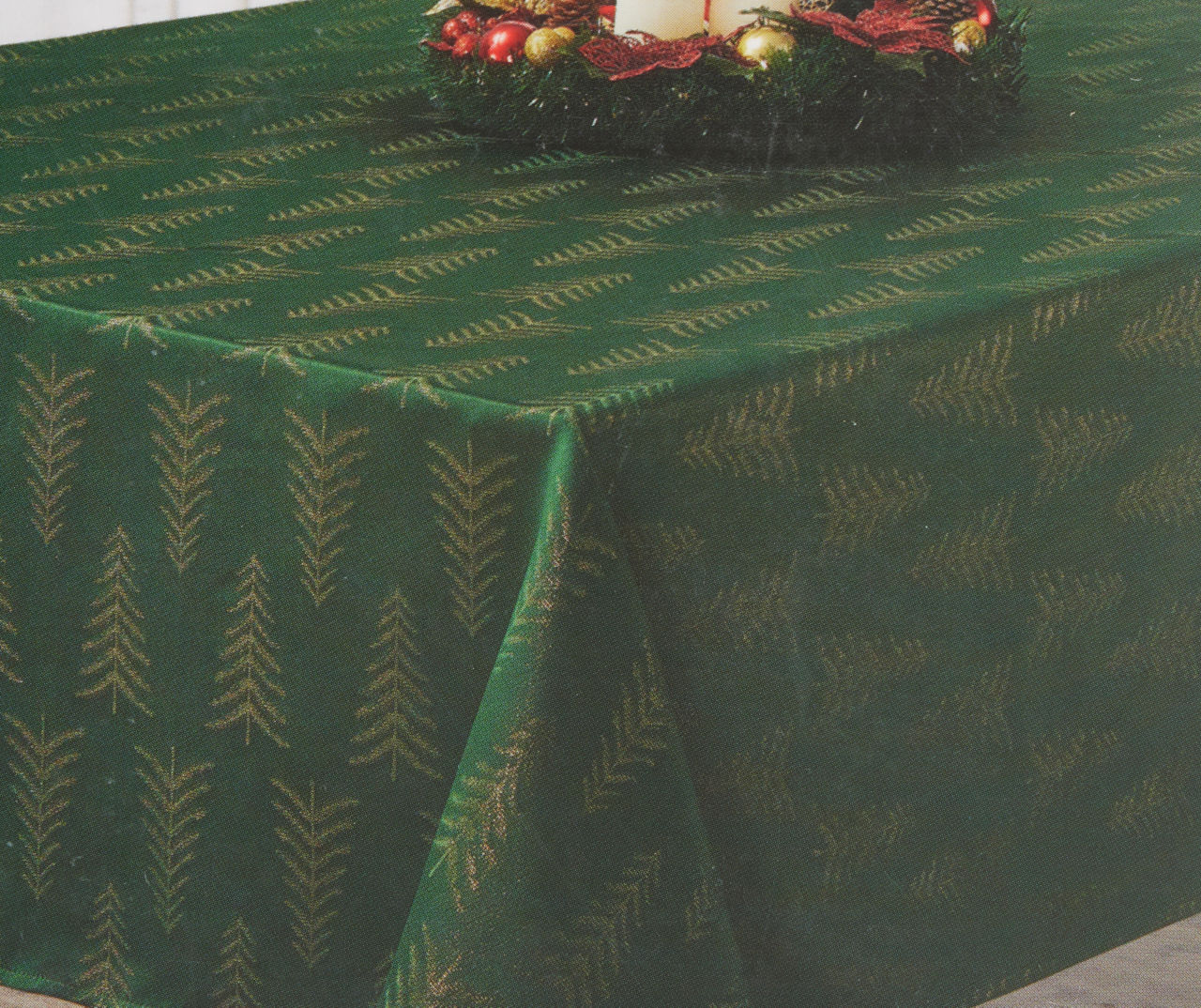 Broyhill Broyhill Festive Gathering Green & Gold Trees Fabric