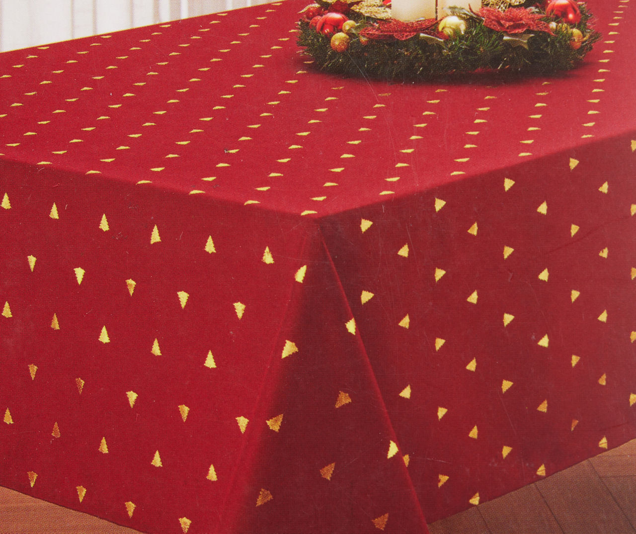 Broyhill Broyhill Festive Gathering Red & Gold Foil Trees Fabric