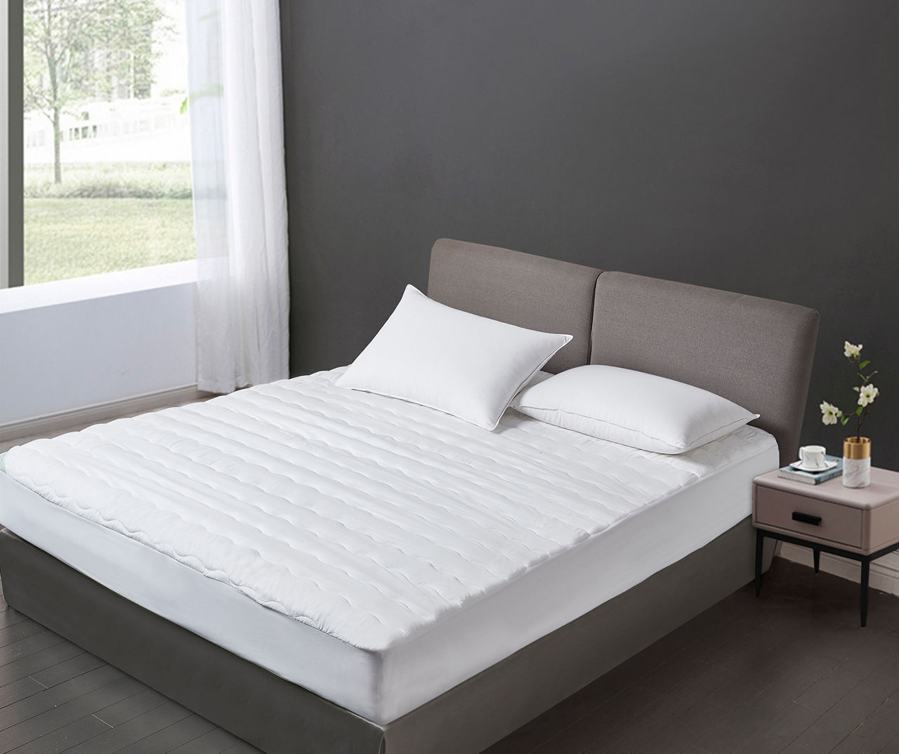 White Microfiber Waterproof Queen Mattress Pad