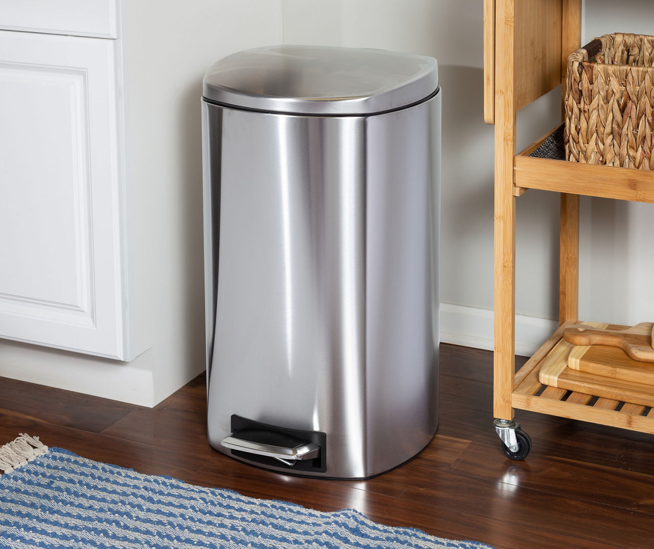 Daily Boutik Black 13-Gallon Kitchen Trash Can with Foot Pedal Step Lid -  Bed Bath & Beyond - 35754002