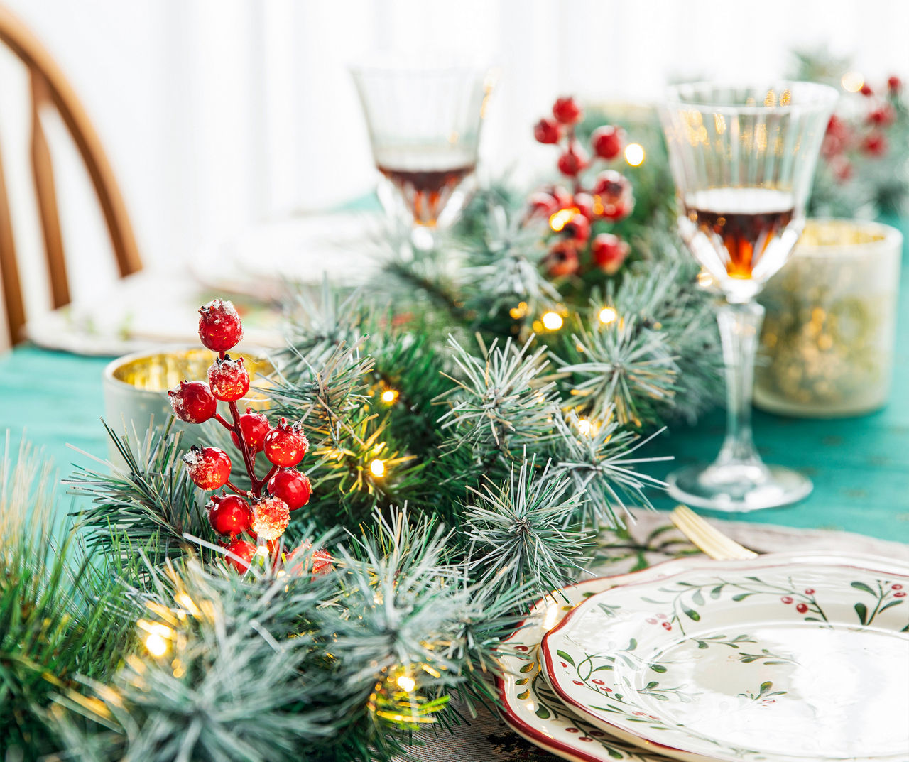 Pine, Pinecone & Berry 5-Piece LED Tree, Wreath & Garland Set