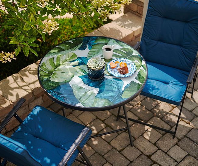 Folding outdoor chair and table online set